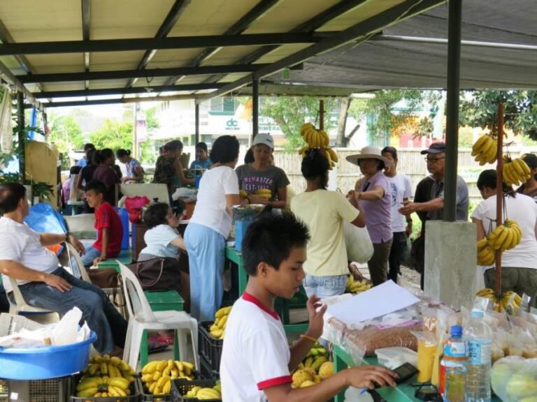 Saturday fun shopping at the Negros Farmers Weekend Market always brings surprises.... 